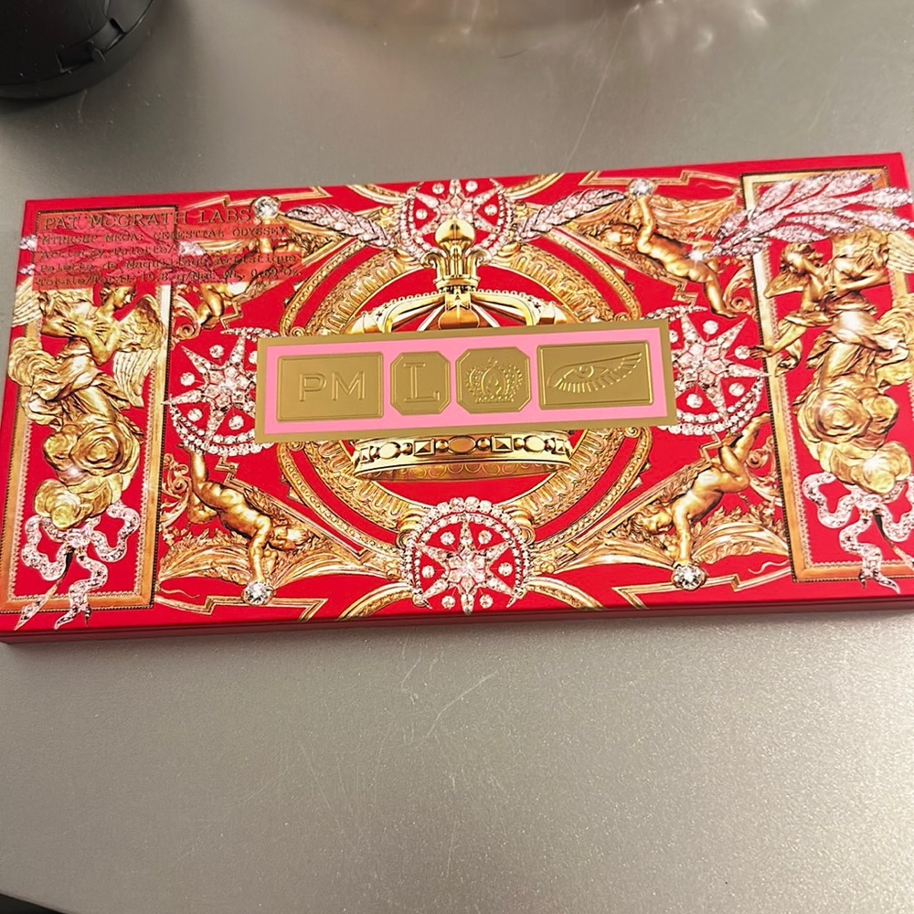 Pat McGrath labs eyeshadow palette